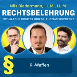 Professionelles Porträtfoto eines Mannes mit dunkelbraunem, nach hinten gekämmtem Haar und einem Kinnbart. Er trägt ein weißes Hemd mit offenem Kragen und ein dunkles Sakko. Der Hintergrund ist hell und neutral gehalten.