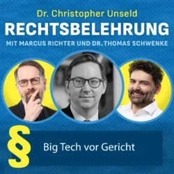 Coverbild des Podcasts Rechtsbelehrung mit Marcus Richter und Dr. Thomas Schwenke. Oben steht in gelber Schrift Dr. Christopher Unseld als Gast. Darunter der Titel Rechtsbelehrung in grosser weisser Schrift. Drei runde Portraitfotos sind nebeneinander angeordnet vor einem blauen Hintergrund mit gelben Kreisen. Links Marcus Richter mit Brille und Bart, der nachdenklich das Kinn stuetzt. In der Mitte ein Schwarz-Weiss-Foto von Dr. Christopher Unseld mit Brille und Anzug. Rechts Dr. Thomas Schwenke mit dunklen Locken und Bart, der lachend ein weisses Hemd traegt. Unten links ein gelbes Paragraphenzeichen und daneben der Episodentitel Big Tech vor Gericht in weisser Schrift auf dunklem Balken.
