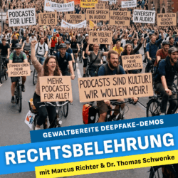 Große Fahrrad-Demonstration mit vielen Menschen und Protestschildern. Aufschriften unter anderem Podcasts for Life, Listen to us, Free Speech in Audio, Diversity in Audio, Für Vielfalt im Ohr, Mehr Podcasts für alle und Podcasts sind Kultur, wir wollen mehr. Titeltext: Gewaltbereite Deepfake Demos. Rechtsbelehrung. Mit Marcus Richter und Dr. Thomas Schwenke.